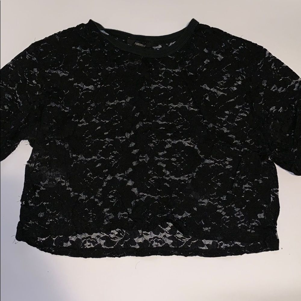 BLACK LACE CROP TOP